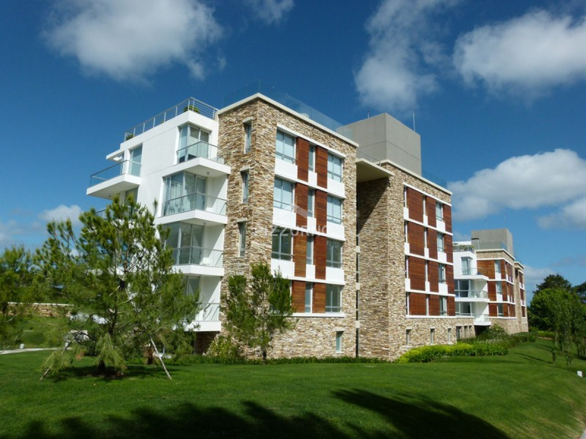 Apartamento Ref.137 - Hermoso Pent House con pileta propia