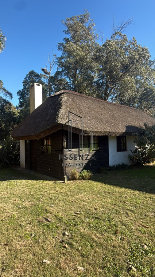 Casa ID.6 - Casa de 3 dormitorios + apartamento al fondo sobre la laguna  Punta del Este 