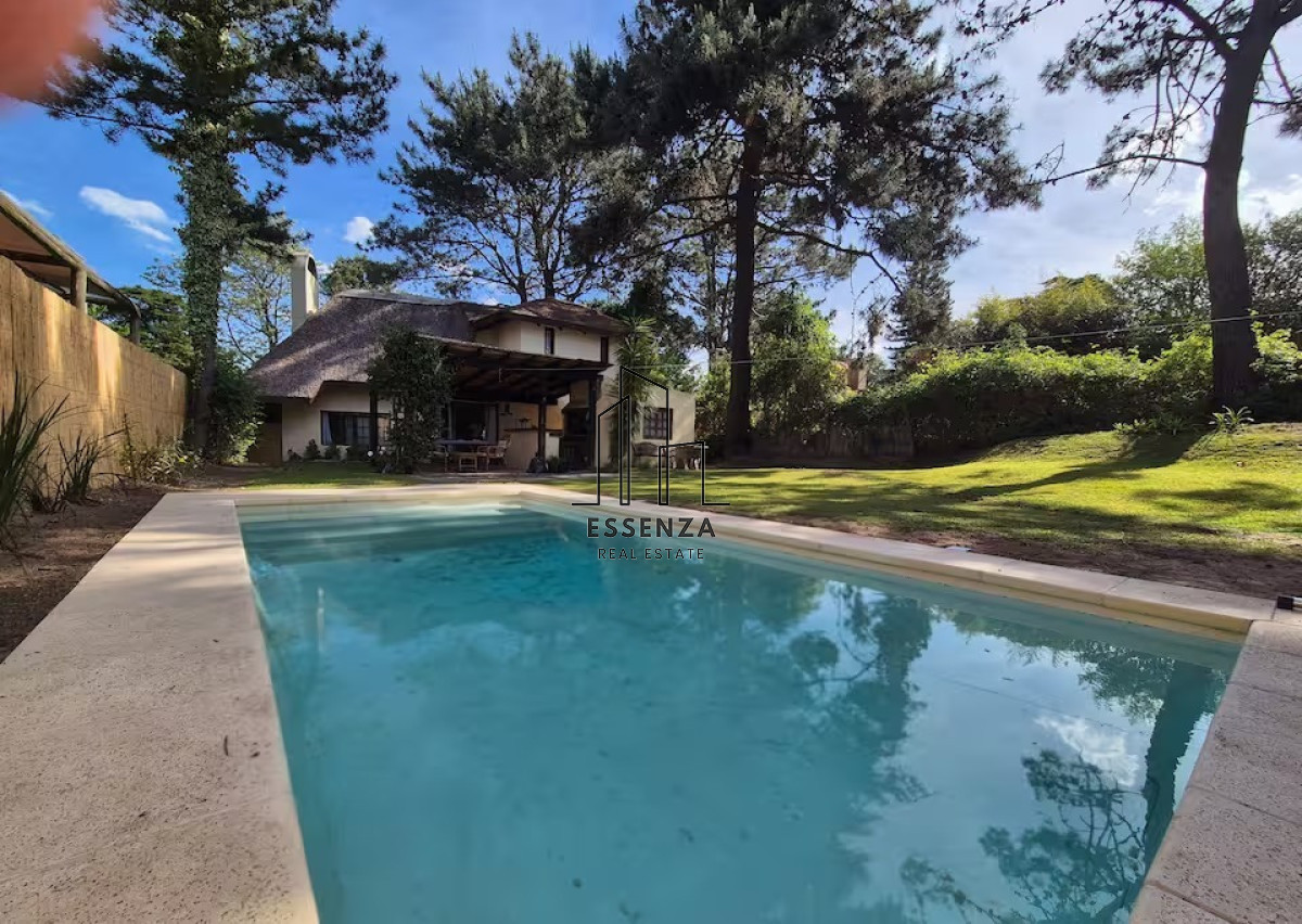 Casa ID.2 - Casa 3 dormitorios con piscina y barbacoa cercana al mar en Pinares 