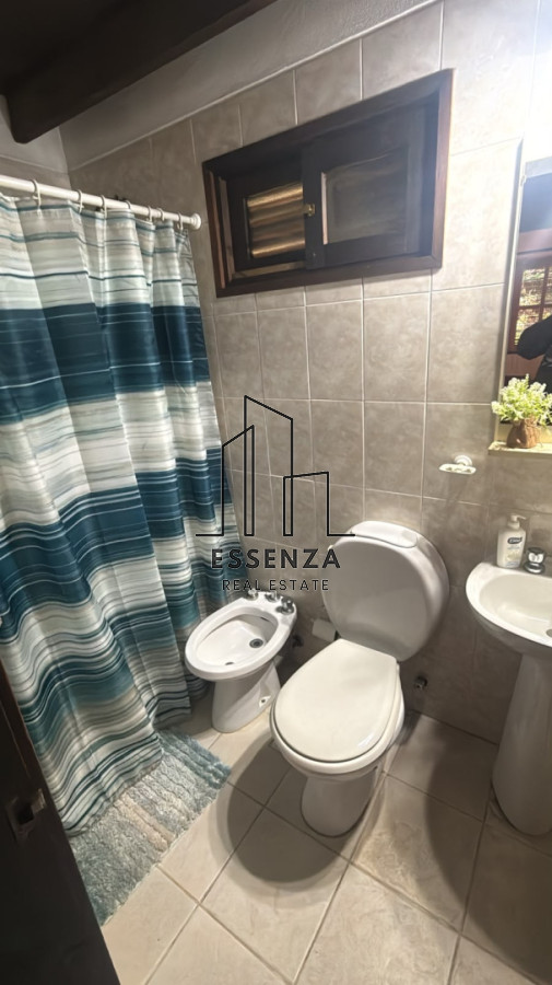 Casa ID.6 - Casa de 3 dormitorios + apartamento al fondo sobre la laguna  Punta del Este 