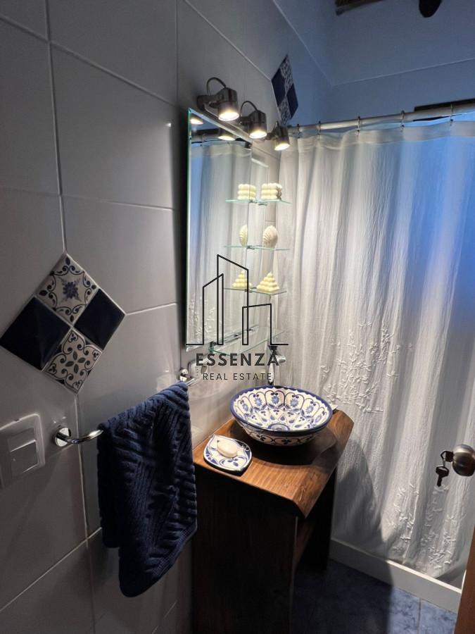 Casa ID.6 - Casa de 3 dormitorios + apartamento al fondo sobre la laguna  Punta del Este 