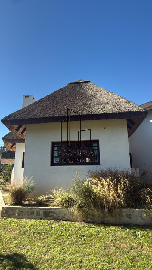Casa ID.6 - Casa de 3 dormitorios + apartamento al fondo sobre la laguna  Punta del Este 