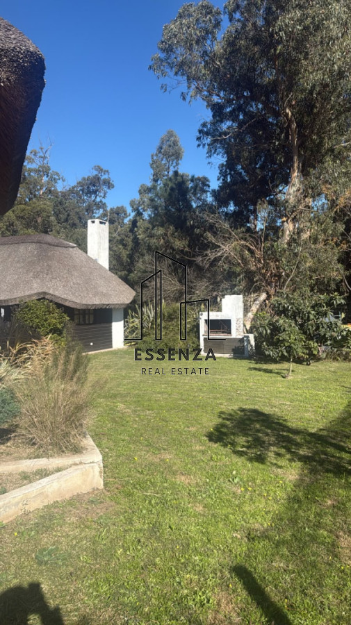 Casa ID.6 - Casa de 3 dormitorios + apartamento al fondo sobre la laguna  Punta del Este 