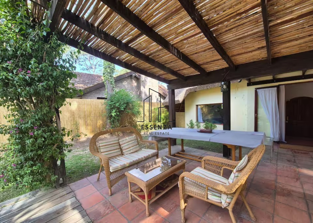 Casa ID.2 - Casa 3 dormitorios con piscina y barbacoa cercana al mar en Pinares 