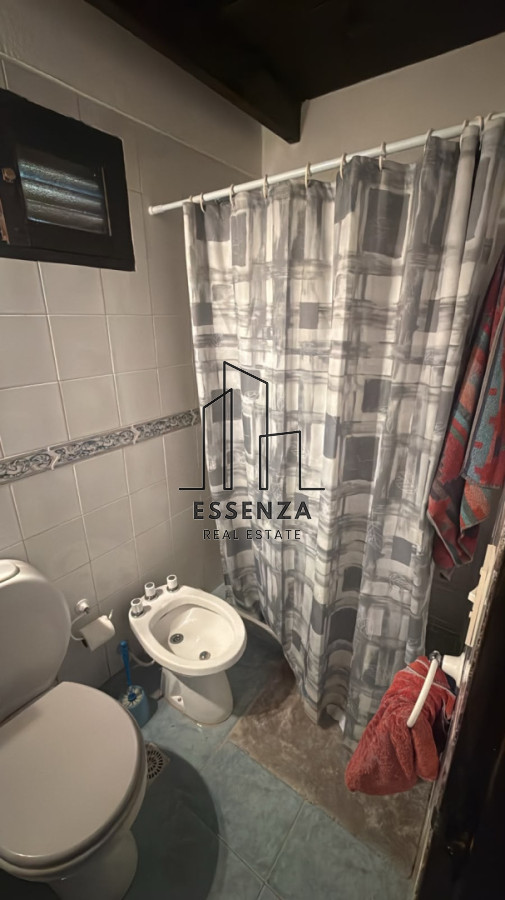 Casa ID.6 - Casa de 3 dormitorios + apartamento al fondo sobre la laguna  Punta del Este 