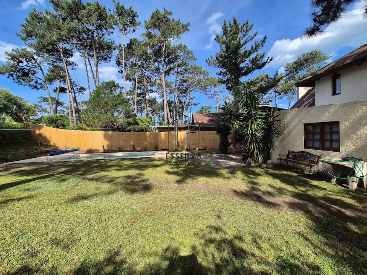 Casa ID.2 - Casa 3 dormitorios con piscina y barbacoa cercana al mar en Pinares 
