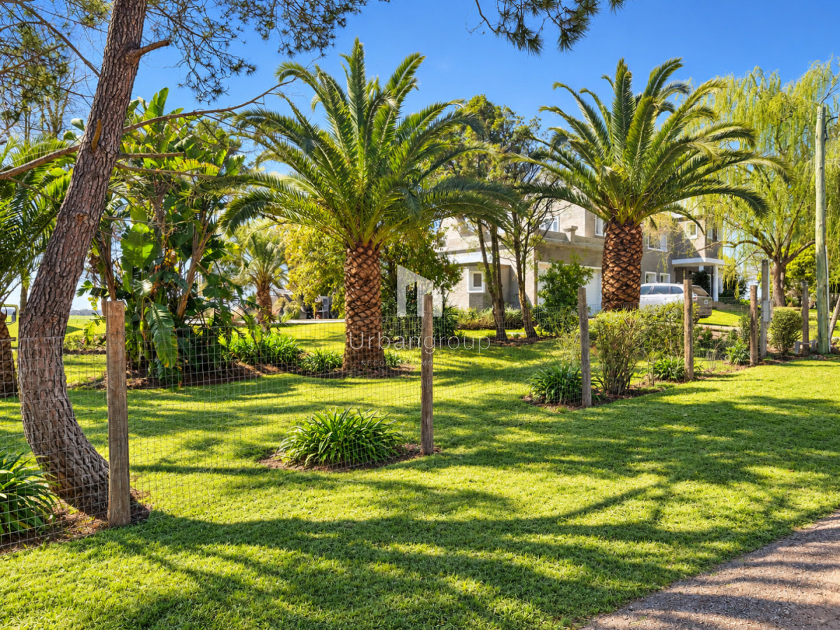 Chacra en Venta en Balneario Buenos Aires, 9 Dormitorios 2