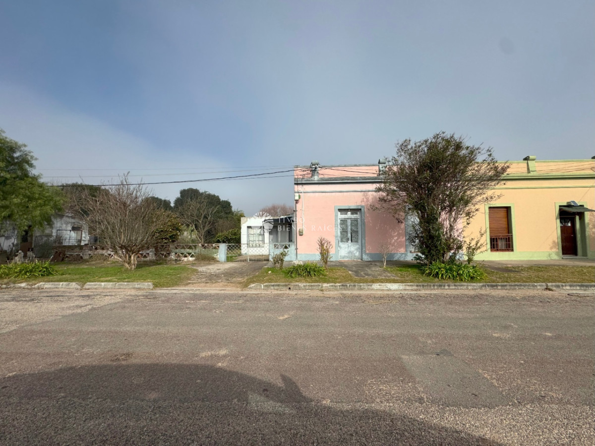 Casa Histórica a una cuadra de Av. Gral. Artigas