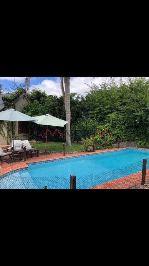 Casa ID.5411 - Casa con piscina en venta a 5 cuadras del mar, excelente entorno.