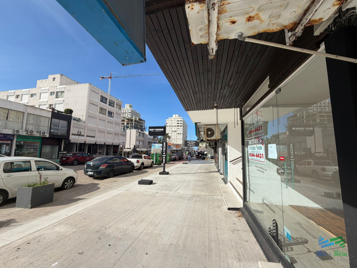 Local Comercial ID.5893 - EN VENTA LOCAL MUY BIEN UBICADO CON RENTA EN PENINSULA CALLE 29