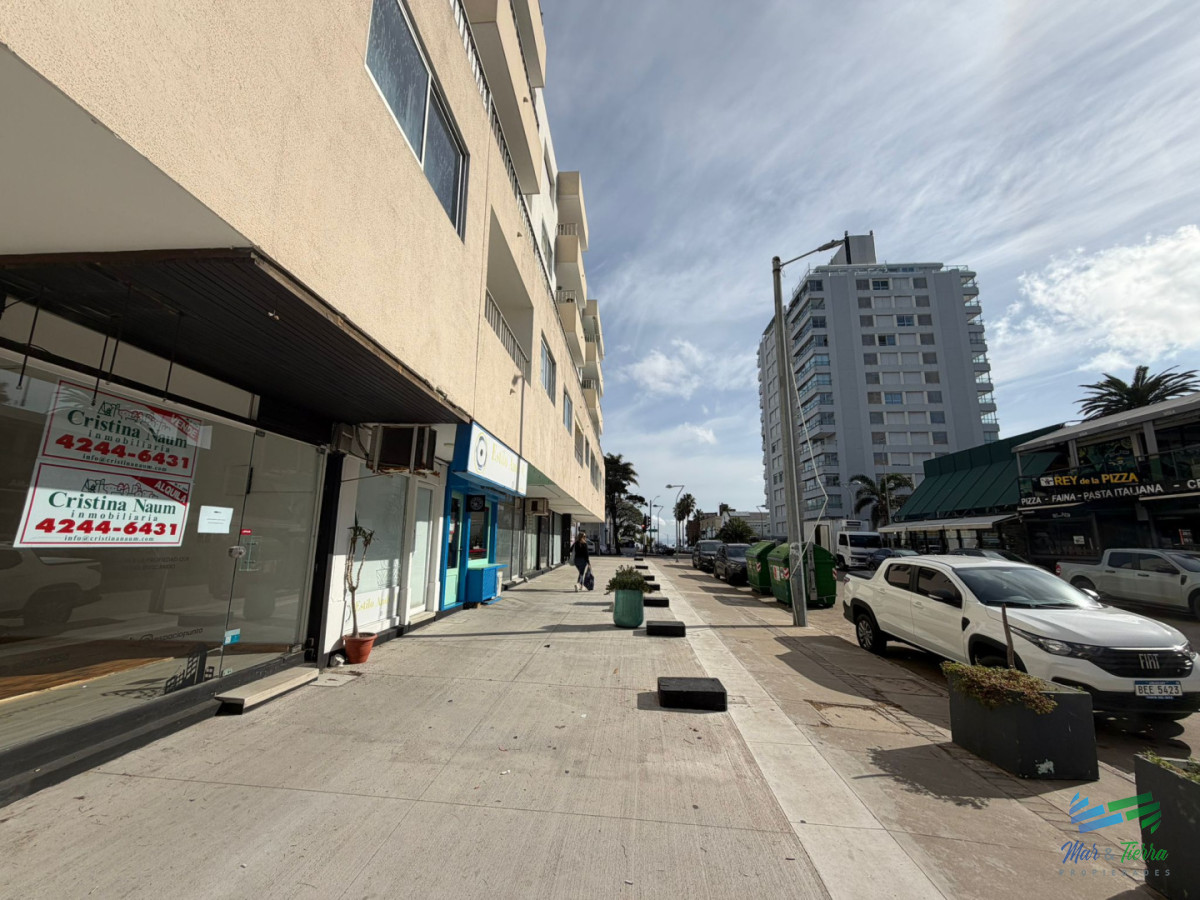 Local Comercial ID.5893 - EN VENTA LOCAL MUY BIEN UBICADO CON RENTA EN PENINSULA CALLE 29