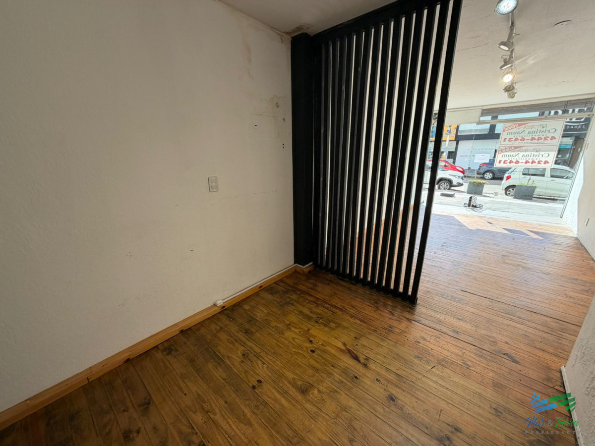 Local Comercial ID.5893 - EN VENTA LOCAL MUY BIEN UBICADO CON RENTA EN PENINSULA CALLE 29