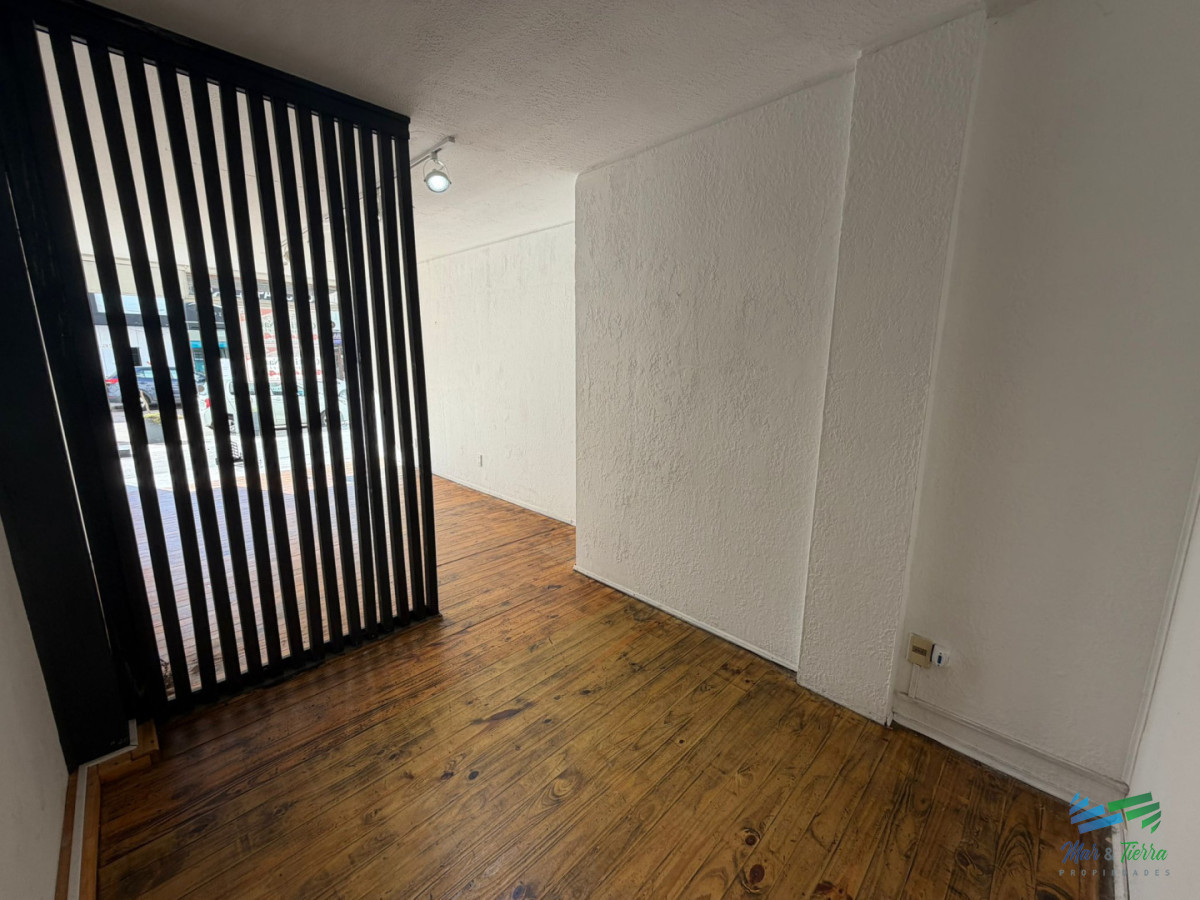 Local Comercial ID.5893 - EN VENTA LOCAL MUY BIEN UBICADO CON RENTA EN PENINSULA CALLE 29