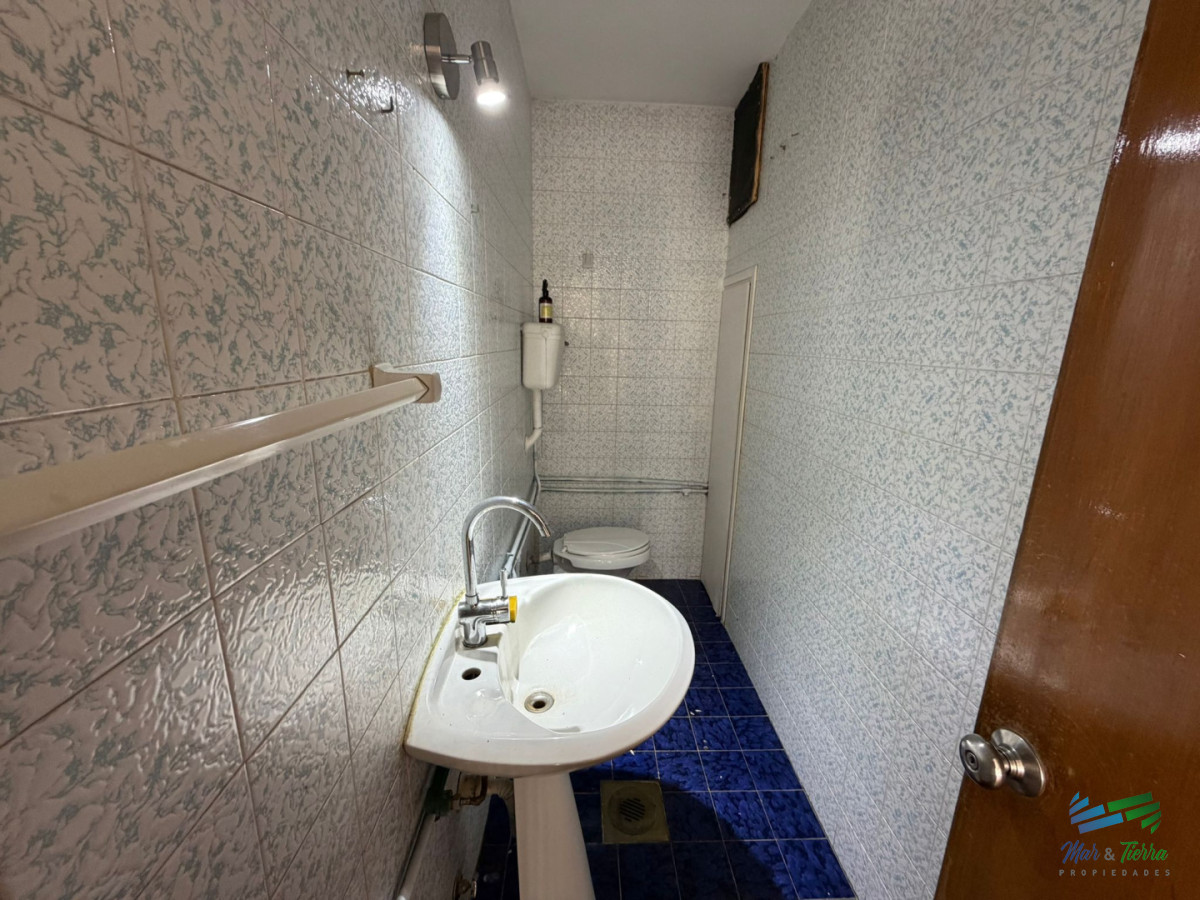 Local Comercial ID.5893 - EN VENTA LOCAL MUY BIEN UBICADO CON RENTA EN PENINSULA CALLE 29