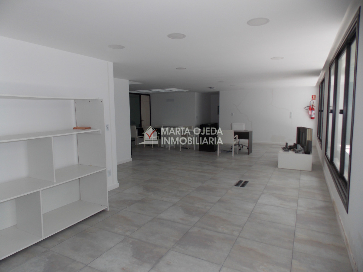 Local Comercial ID.41062 - Gran local comercial ubicado en zona estratégica en la PENÍNSULA de PUNTA del ESTE.