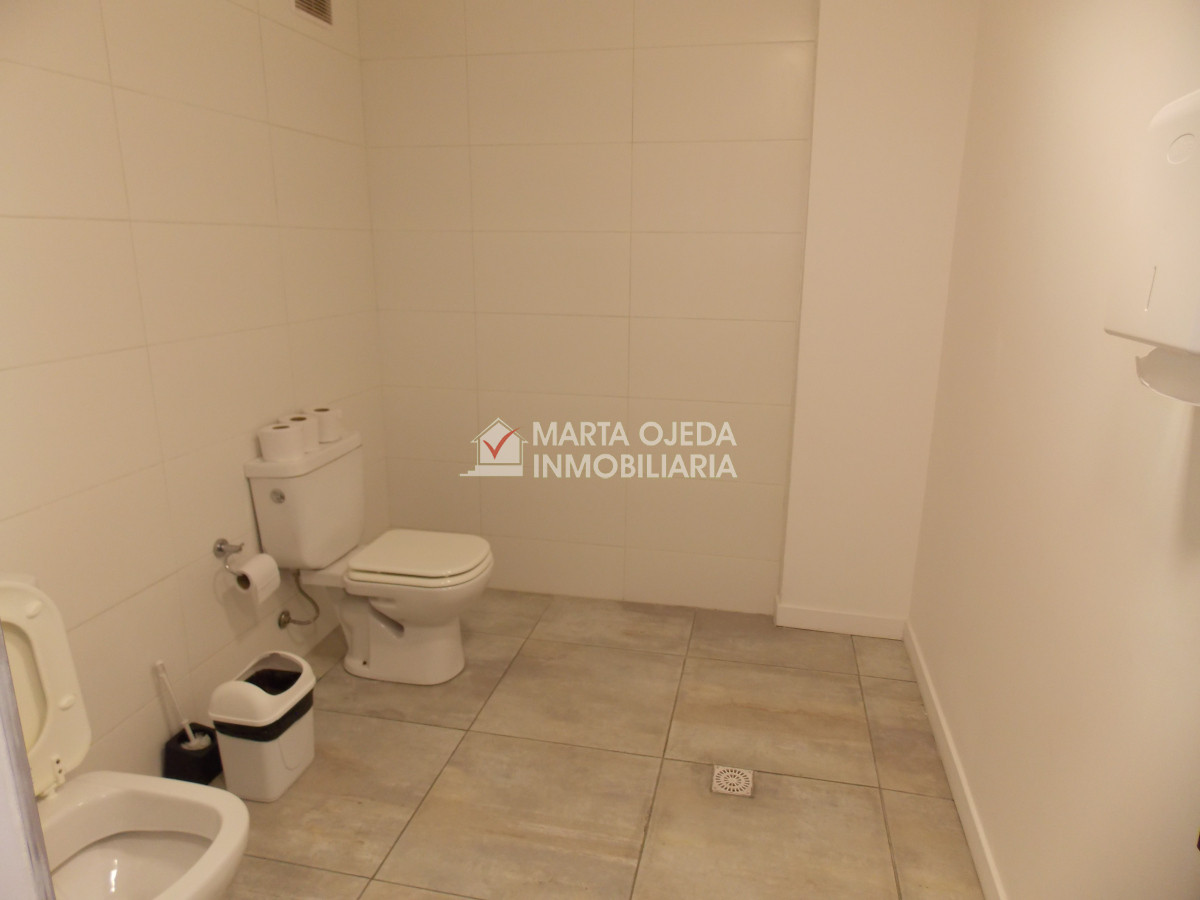 Local Comercial ID.41062 - Gran local comercial ubicado en zona estratégica en la PENÍNSULA de PUNTA del ESTE.