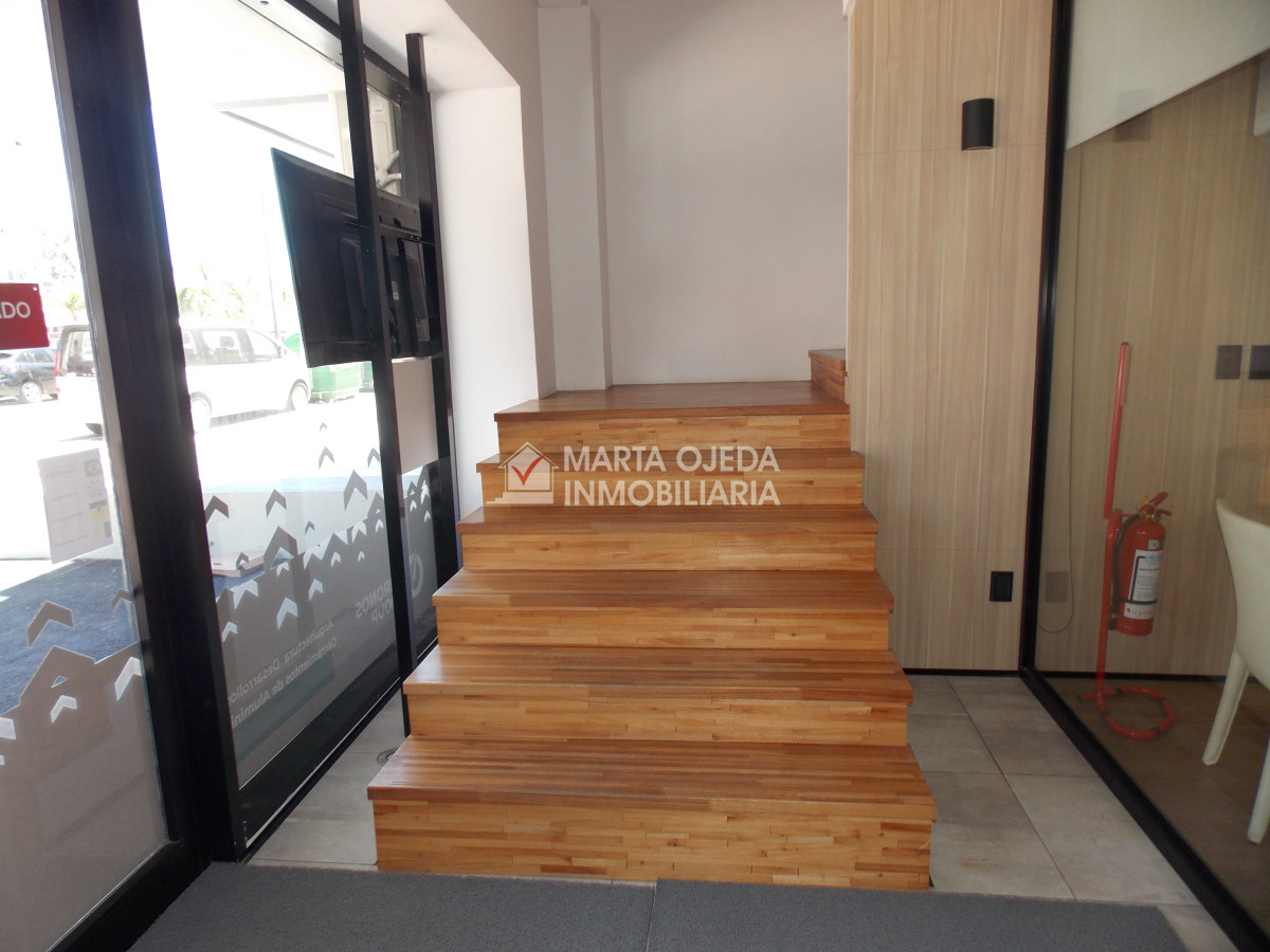 Local Comercial ID.41062 - Gran local comercial ubicado en zona estratégica en la PENÍNSULA de PUNTA del ESTE.