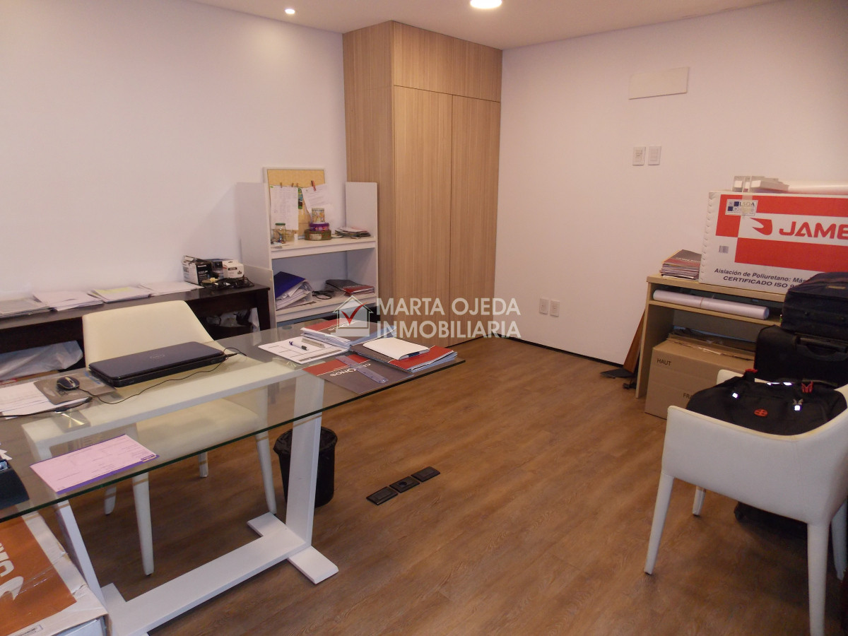 Local Comercial ID.41062 - Gran local comercial ubicado en zona estratégica en la PENÍNSULA de PUNTA del ESTE.