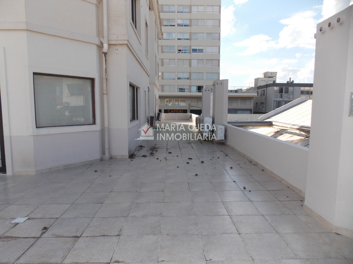 Local Comercial ID.41067 - IMPORTANTE LOCAL EN PENINSULA