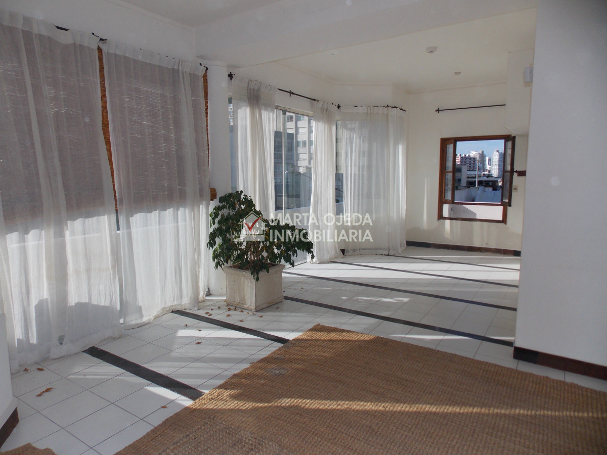 Local Comercial ID.41067 - IMPORTANTE LOCAL EN PENINSULA