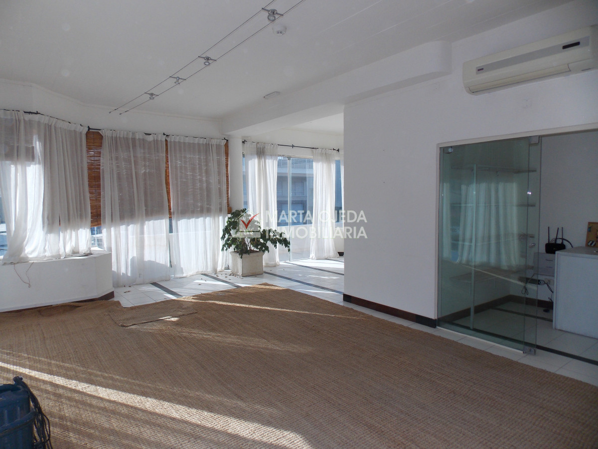 Local Comercial ID.41067 - IMPORTANTE LOCAL EN PENINSULA