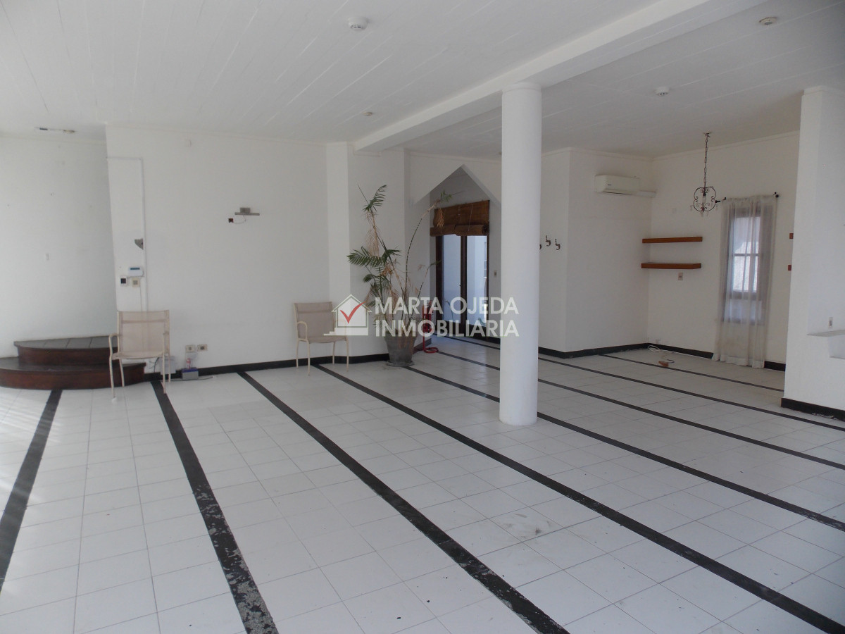 Local Comercial ID.41067 - IMPORTANTE LOCAL EN PENINSULA