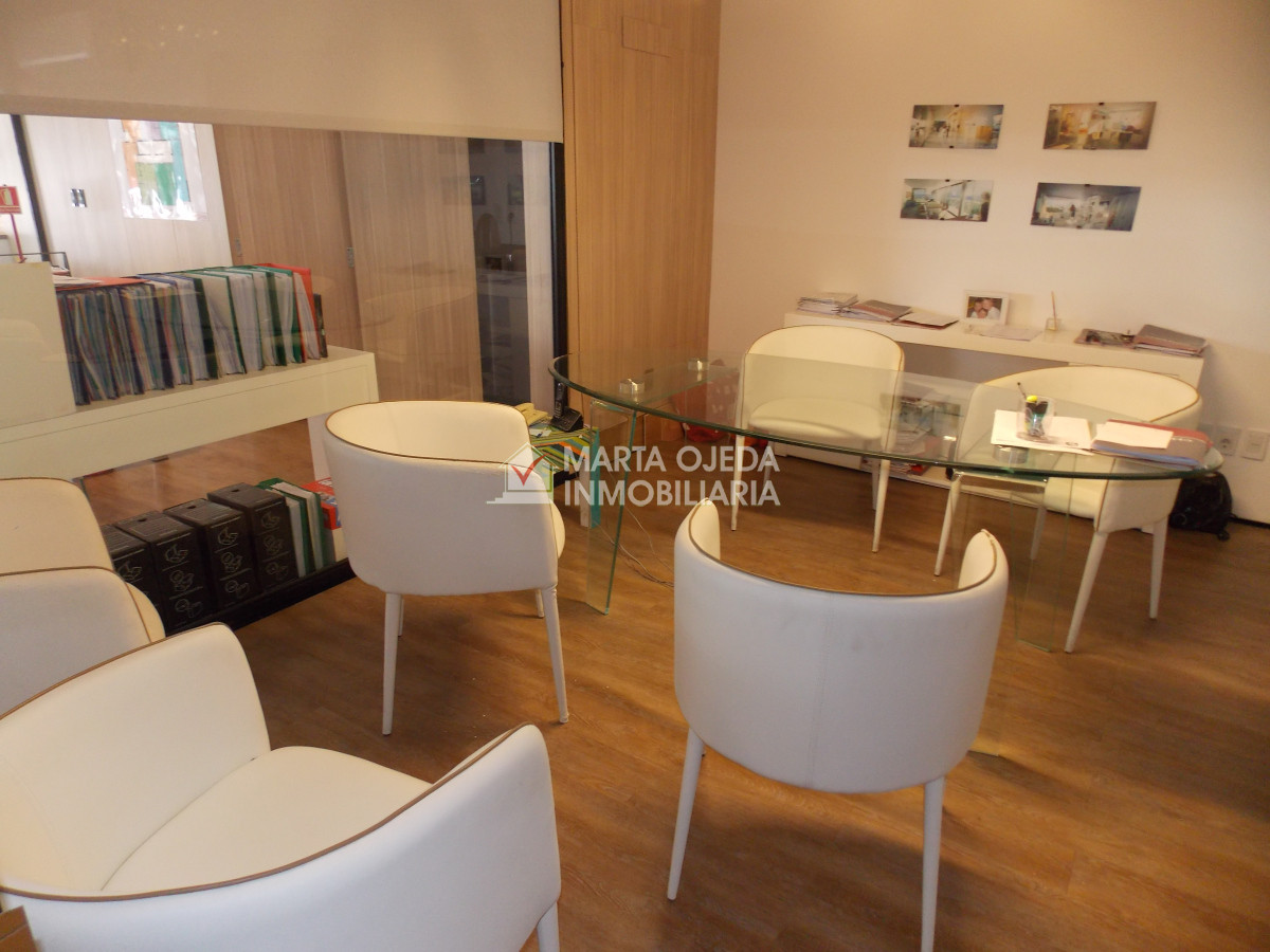 Local Comercial ID.41062 - Gran local comercial ubicado en zona estratégica en la PENÍNSULA de PUNTA del ESTE.
