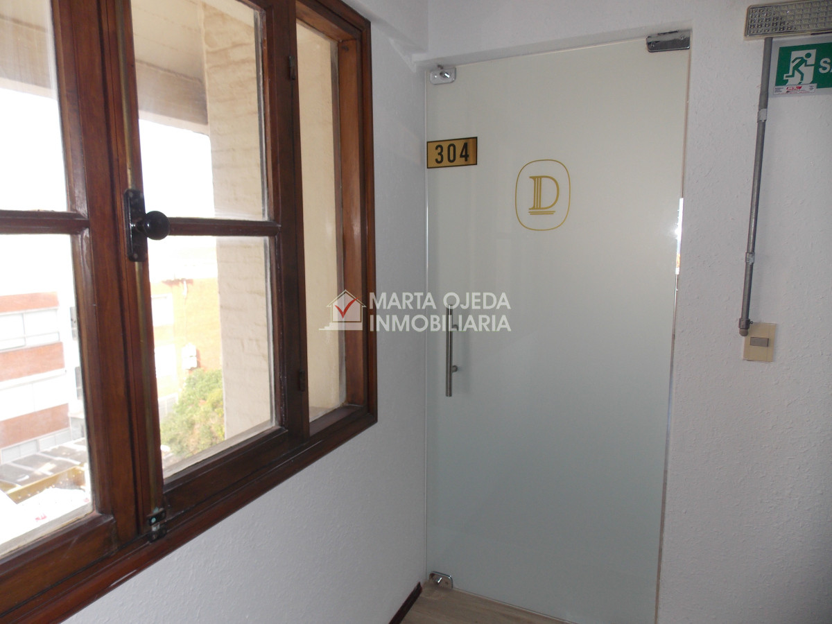 Local Comercial ID.41066 - LOCAL IDEAL PARA CONSULTORIO U OFICINA