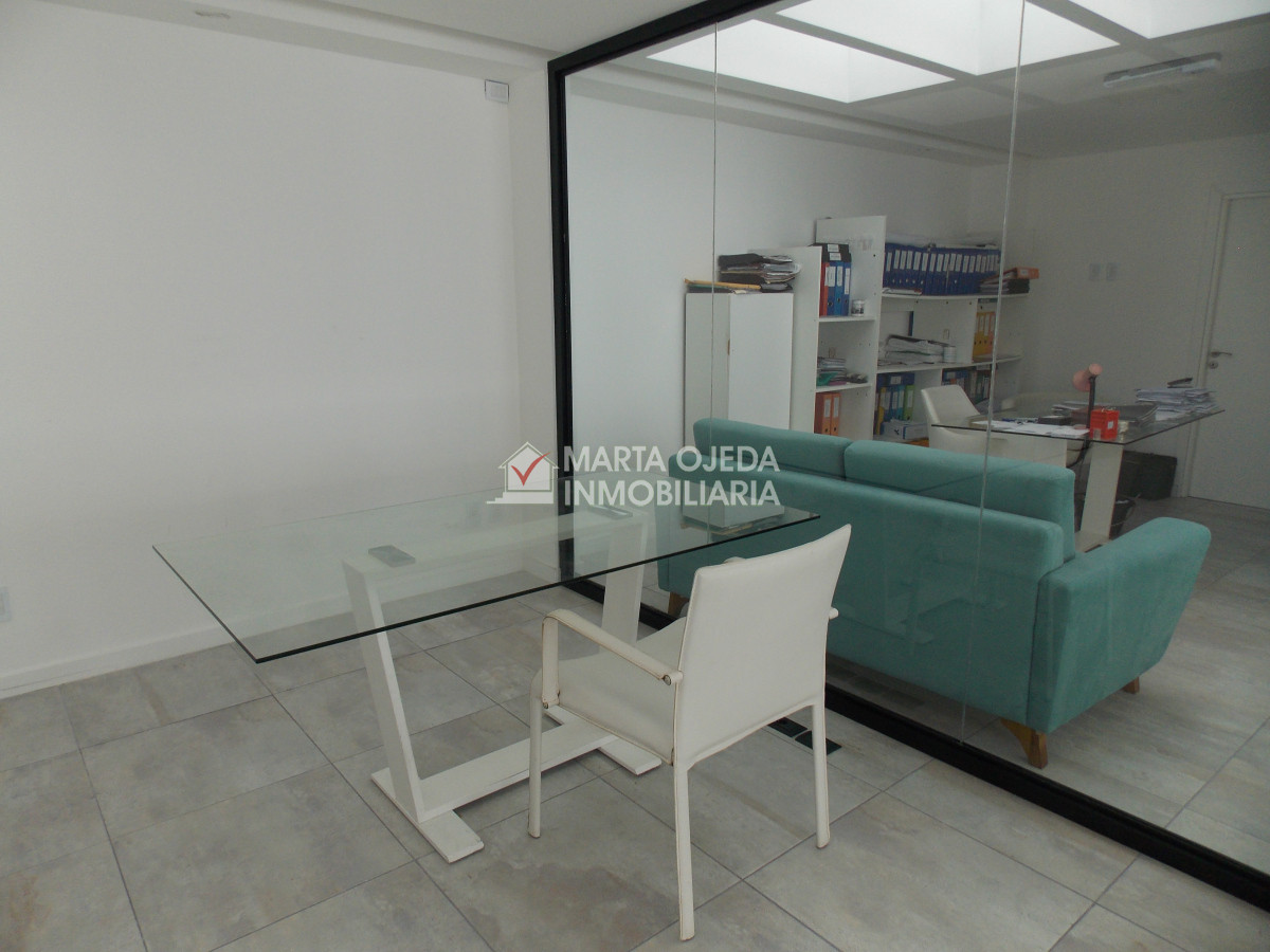 Local Comercial ID.41062 - Gran local comercial ubicado en zona estratégica en la PENÍNSULA de PUNTA del ESTE.
