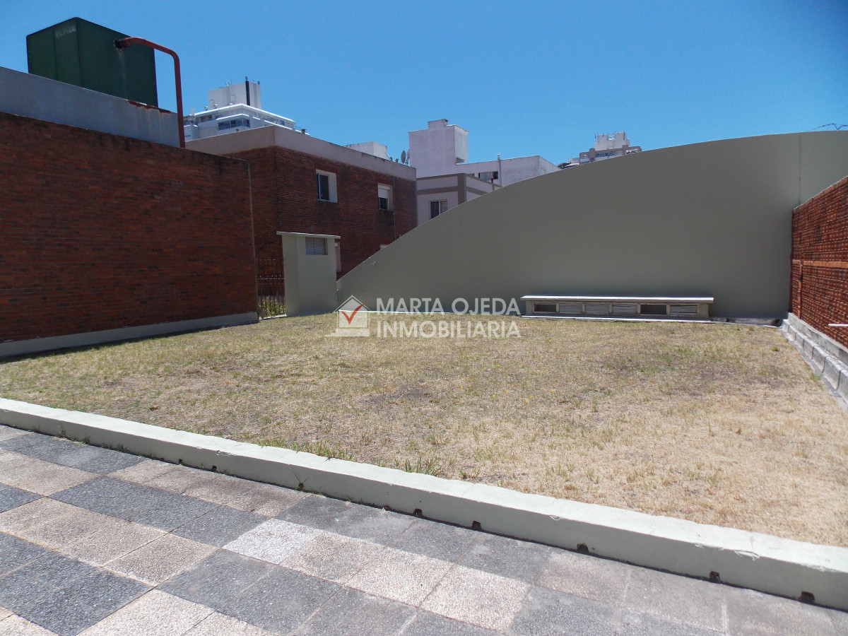 Local Comercial ID.41062 - Gran local comercial ubicado en zona estratégica en la PENÍNSULA de PUNTA del ESTE.