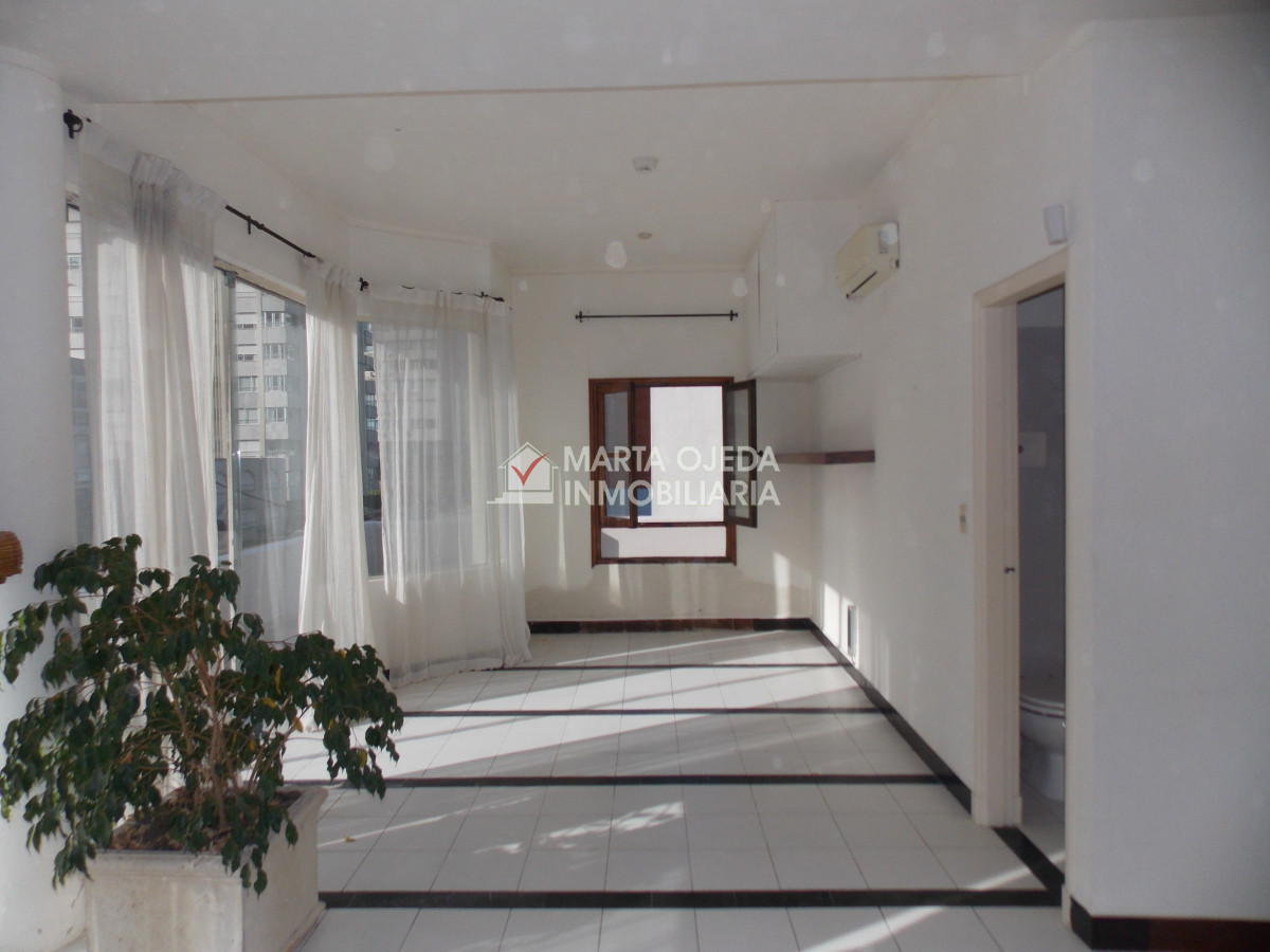 Local Comercial ID.41067 - IMPORTANTE LOCAL EN PENINSULA