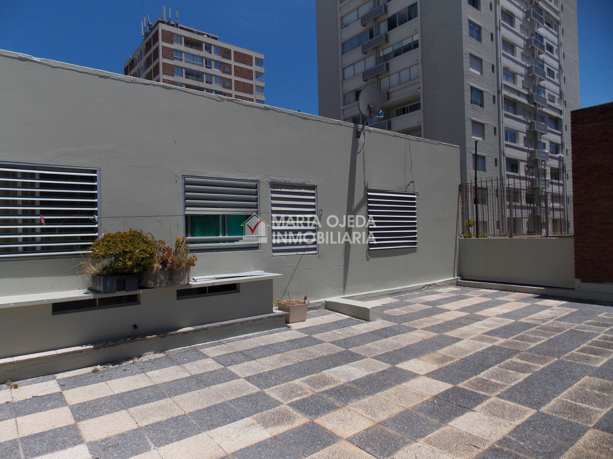 Local Comercial ID.41062 - Gran local comercial ubicado en zona estratégica en la PENÍNSULA de PUNTA del ESTE.