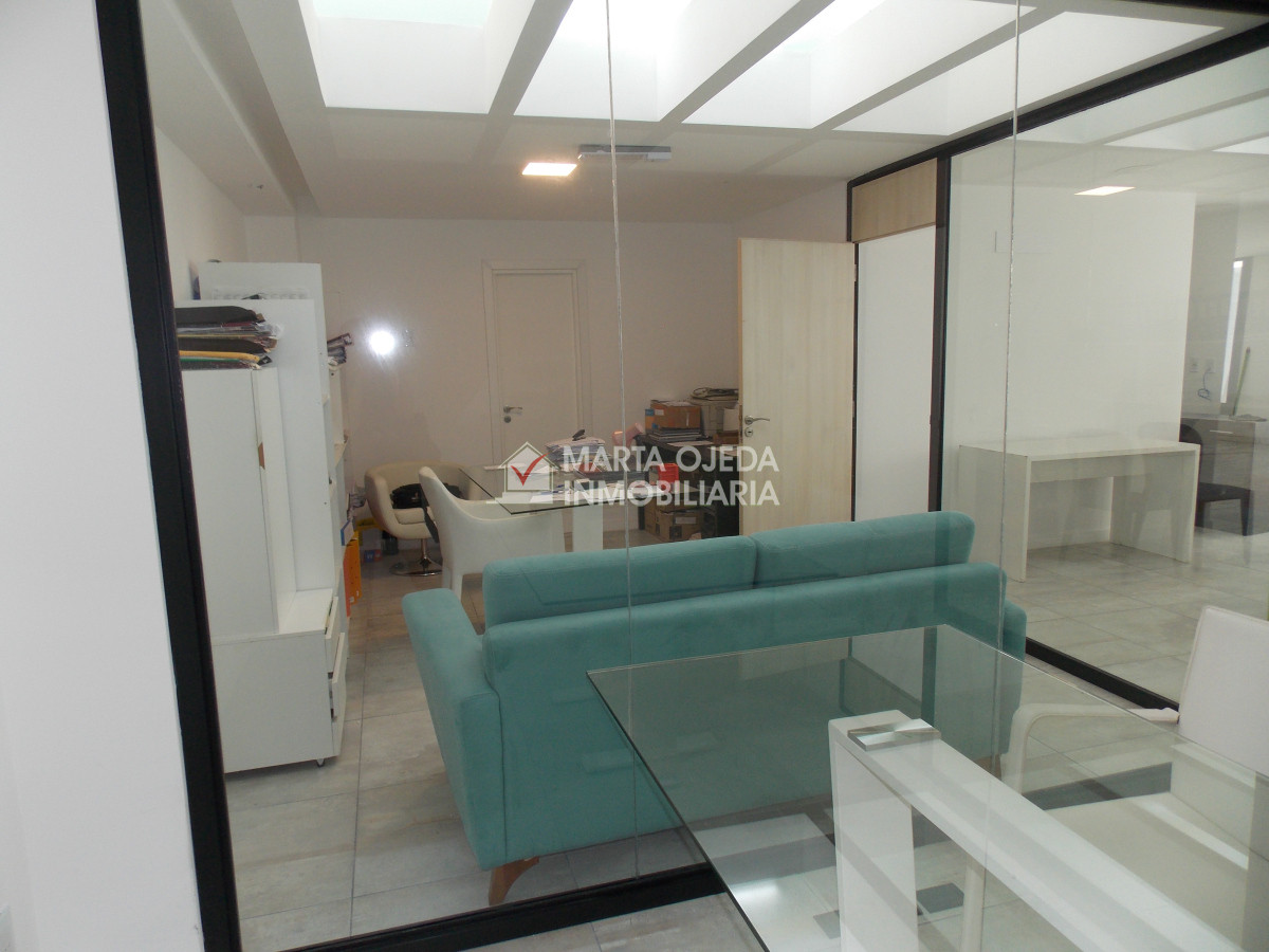 Local Comercial ID.41062 - Gran local comercial ubicado en zona estratégica en la PENÍNSULA de PUNTA del ESTE.