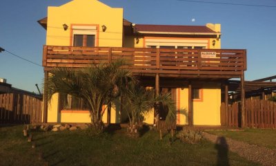 MUY LINDA CASA EN Bo. BS AS A PASOS DE LA RUTA 10