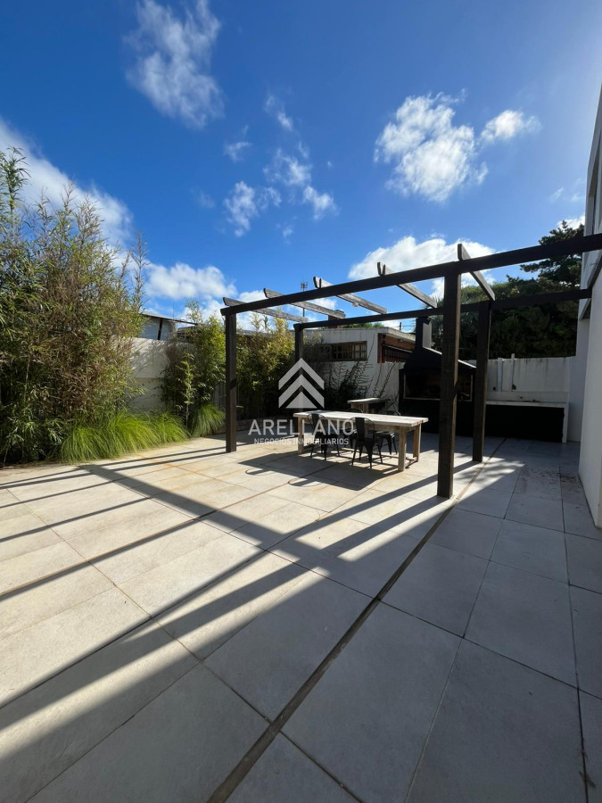 Casa ID.5047 - MANANTIALES A 2 CUADRAS DEL MAR