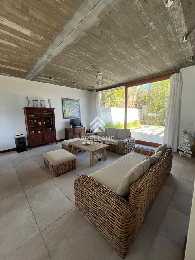 Casa ID.5047 - MANANTIALES A 2 CUADRAS DEL MAR