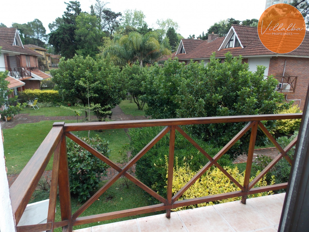 Apartamento ID.3714 - IMPERDIBLE!!! C PARRILLERO PROPIO DUPLEX TIPO CASA ZONA CANTEGRIL