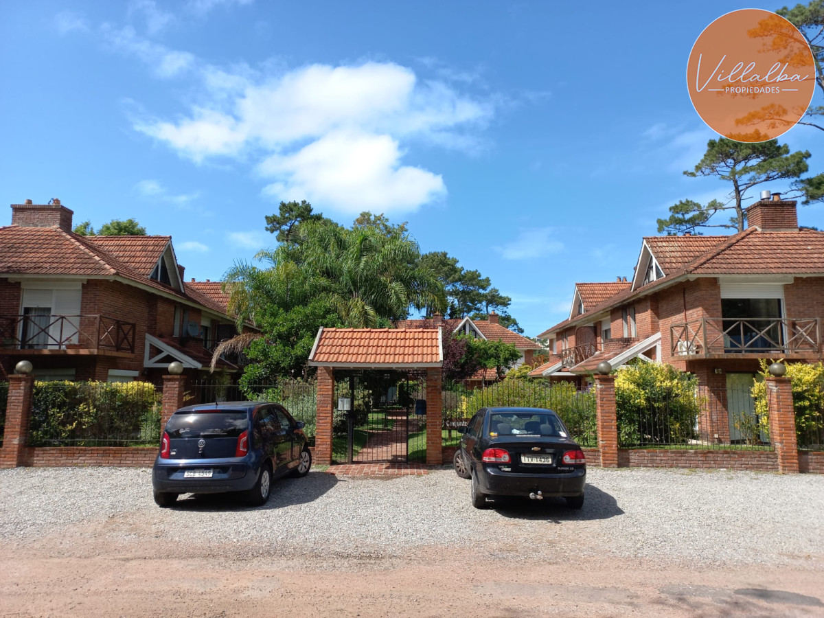 Apartamento ID.3714 - IMPERDIBLE!!! C PARRILLERO PROPIO DUPLEX TIPO CASA ZONA CANTEGRIL