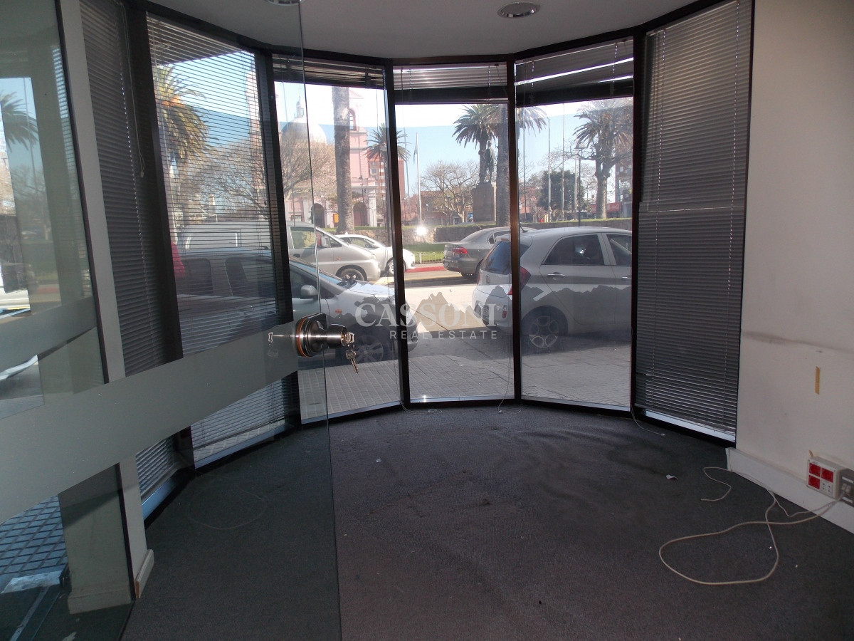 Local Comercial ID.1812 - LOCAL EN EL CENTRO DE MALDONADO EN ALQUILER 