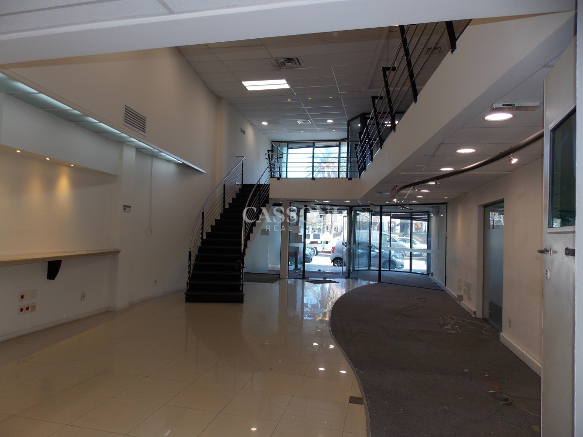 Local Comercial ID.1812 - LOCAL EN EL CENTRO DE MALDONADO EN ALQUILER 