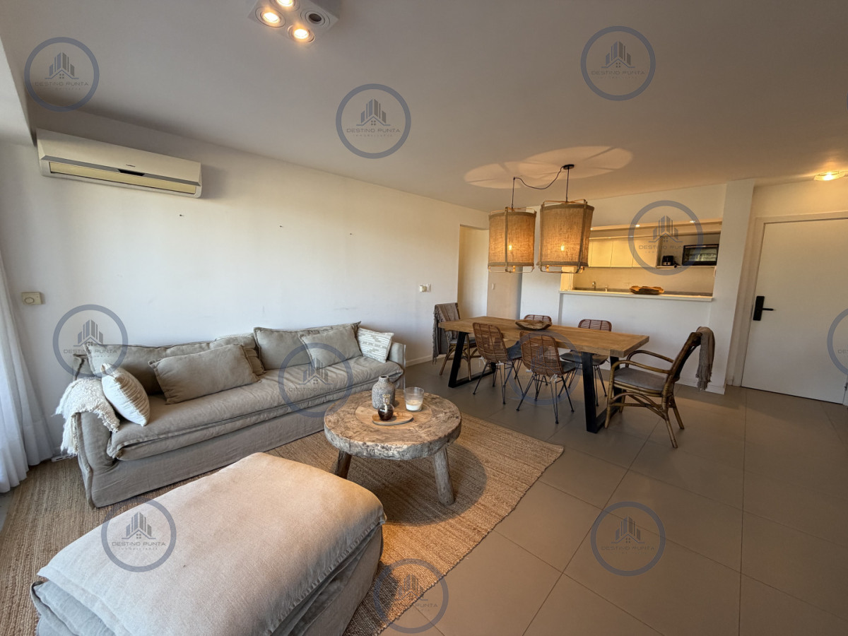 Cómodo apartamento de 3 dormitorios y parrillero en venta, Playa Brava parada 22 — fotografía 3