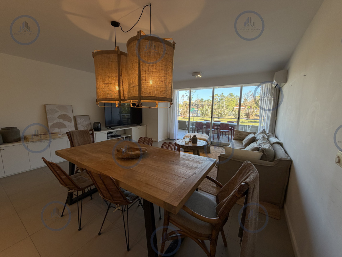 Cómodo apartamento de 3 dormitorios y parrillero en venta, Playa Brava parada 22 — fotografía 2