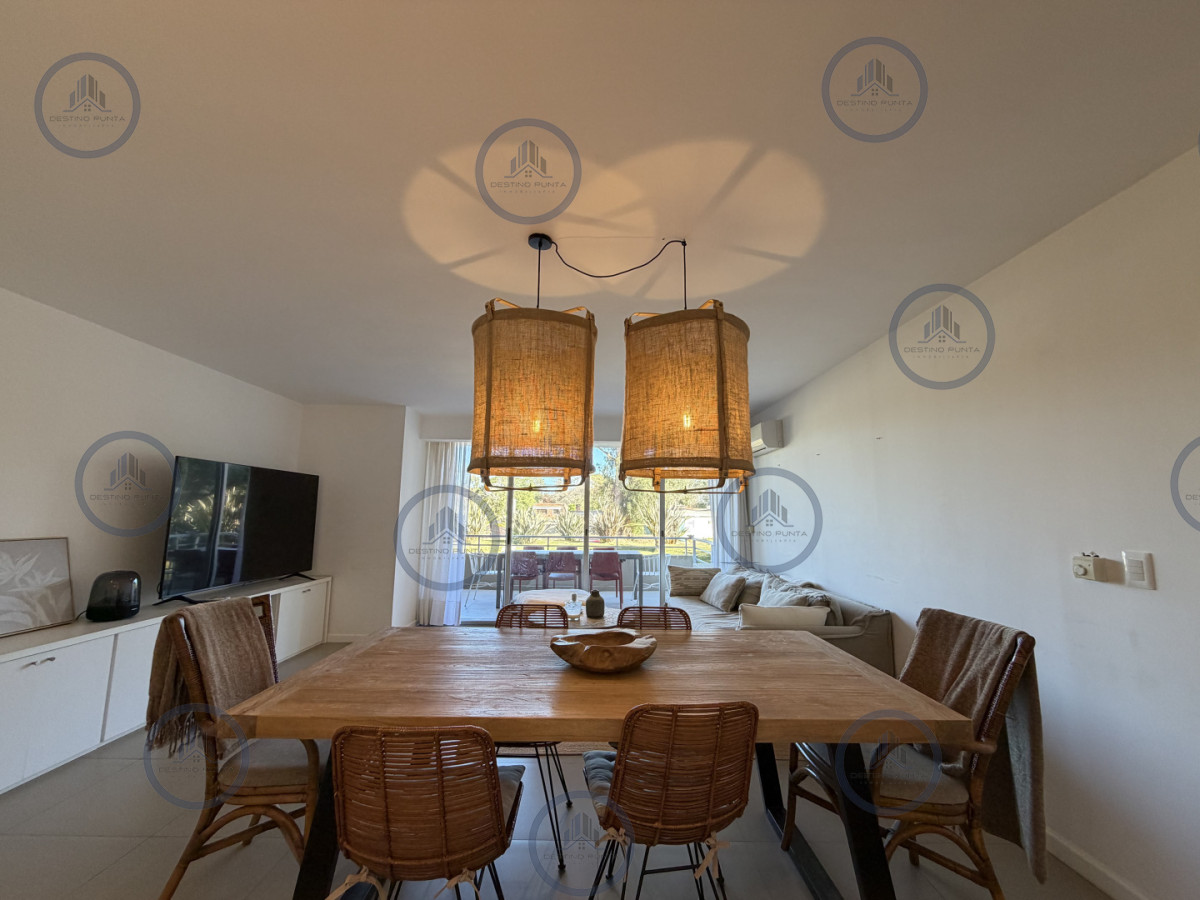 Cómodo apartamento de 3 dormitorios y parrillero en venta, Playa Brava parada 22 — fotografía 4