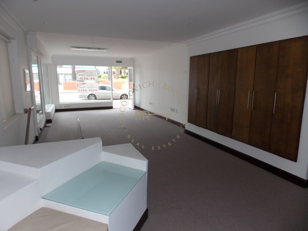 Local Comercial ID.1831 - PENINSULA - EXCELENTE LOCAL SOBRE CALLE GORLERO !!!