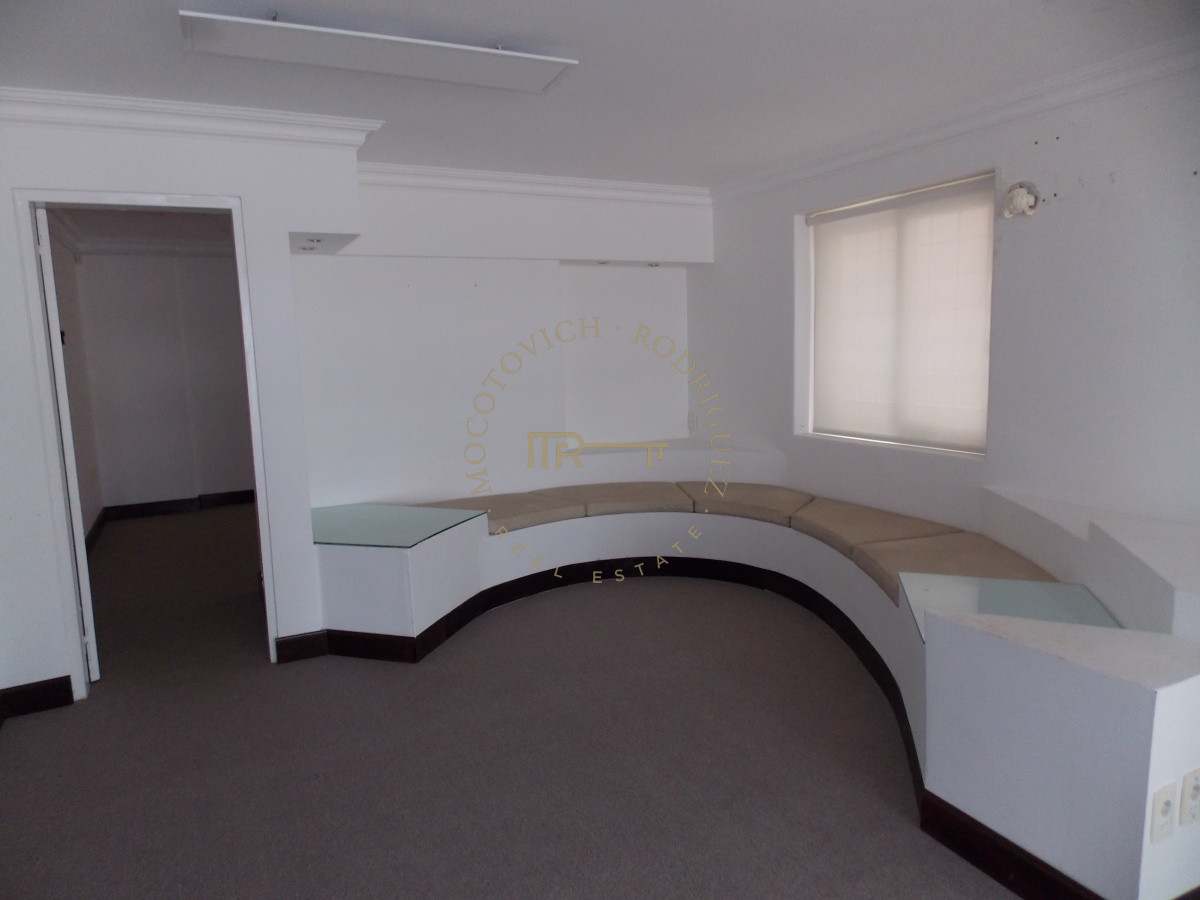 Local Comercial ID.1831 - PENINSULA - EXCELENTE LOCAL SOBRE CALLE GORLERO !!!