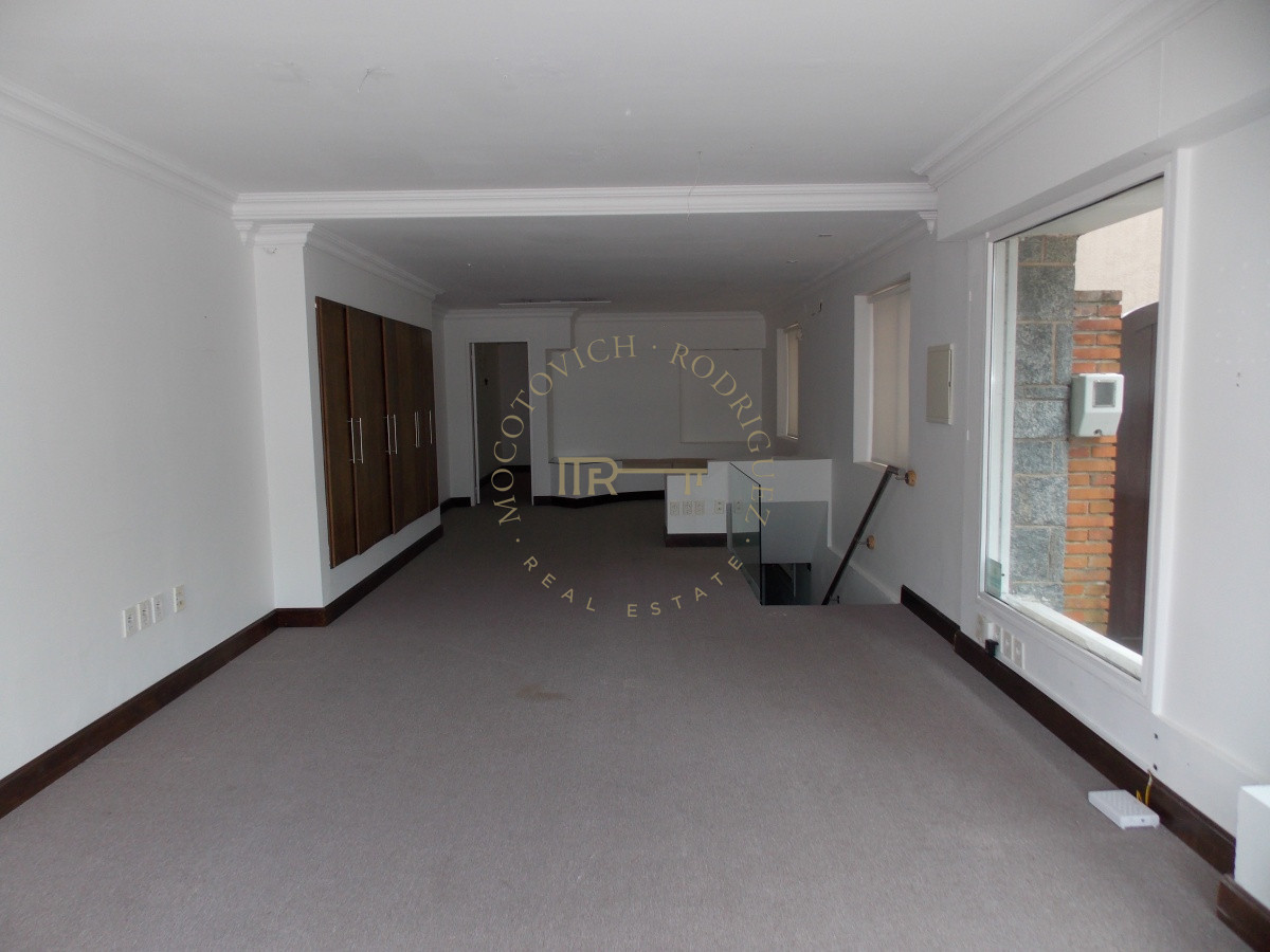 Local Comercial ID.1831 - PENINSULA - EXCELENTE LOCAL SOBRE CALLE GORLERO !!!