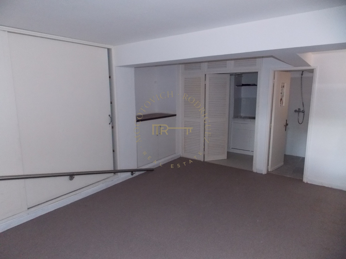 Local Comercial ID.1831 - PENINSULA - EXCELENTE LOCAL SOBRE CALLE GORLERO !!!