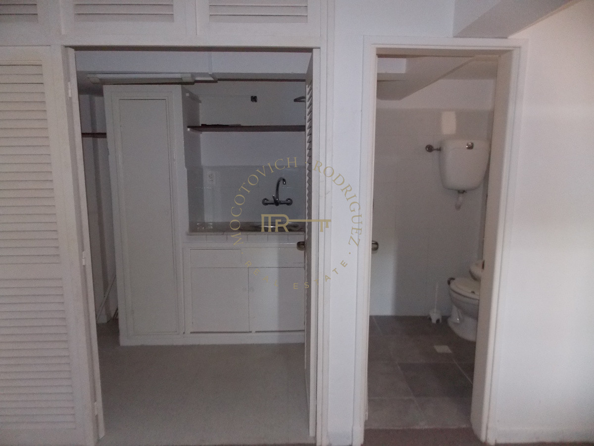 Local Comercial ID.1831 - PENINSULA - EXCELENTE LOCAL SOBRE CALLE GORLERO !!!