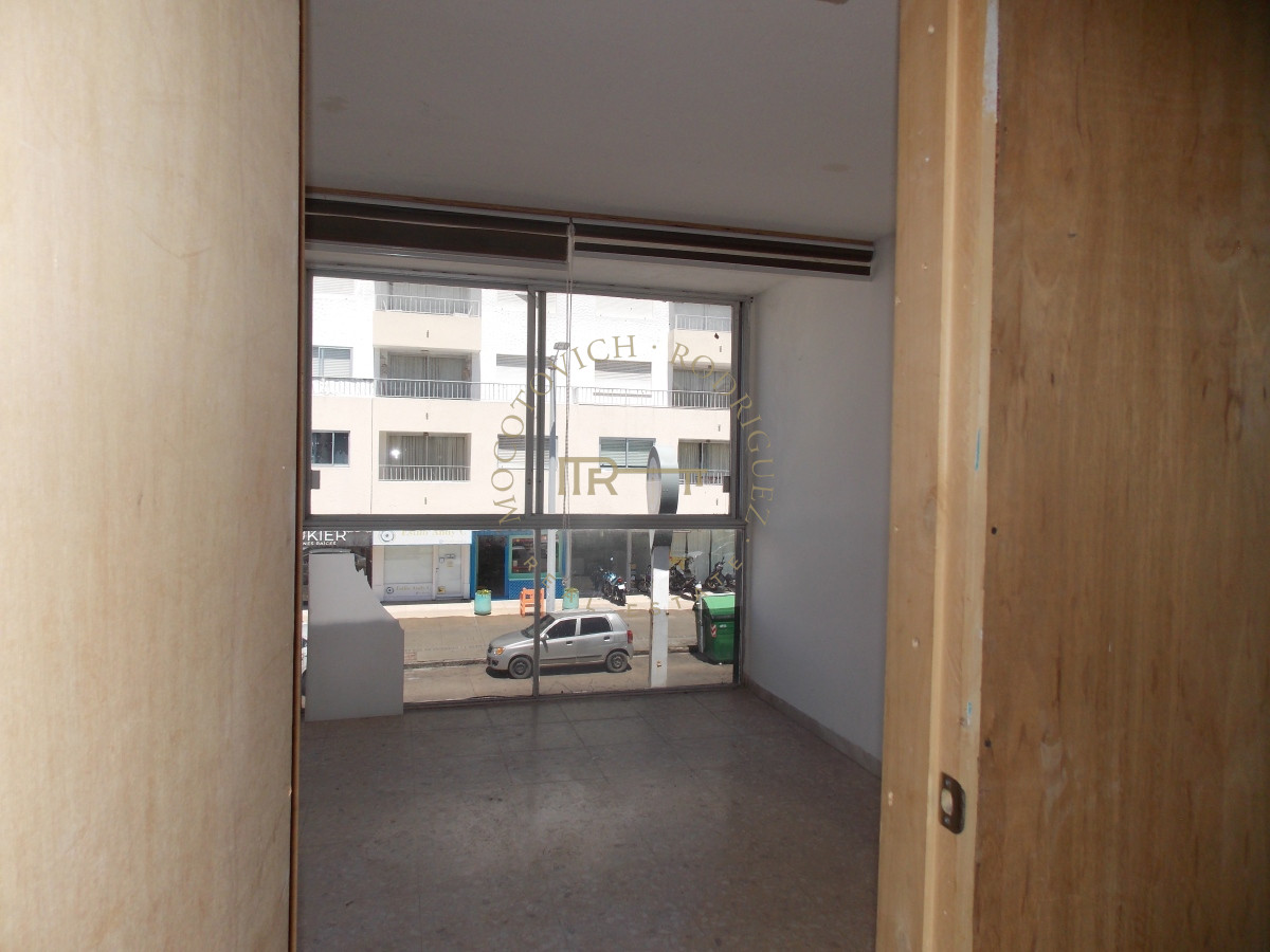 Local Comercial ID.1832 - CALLE 29  ENTRE CALLE 20 Y GORLERO