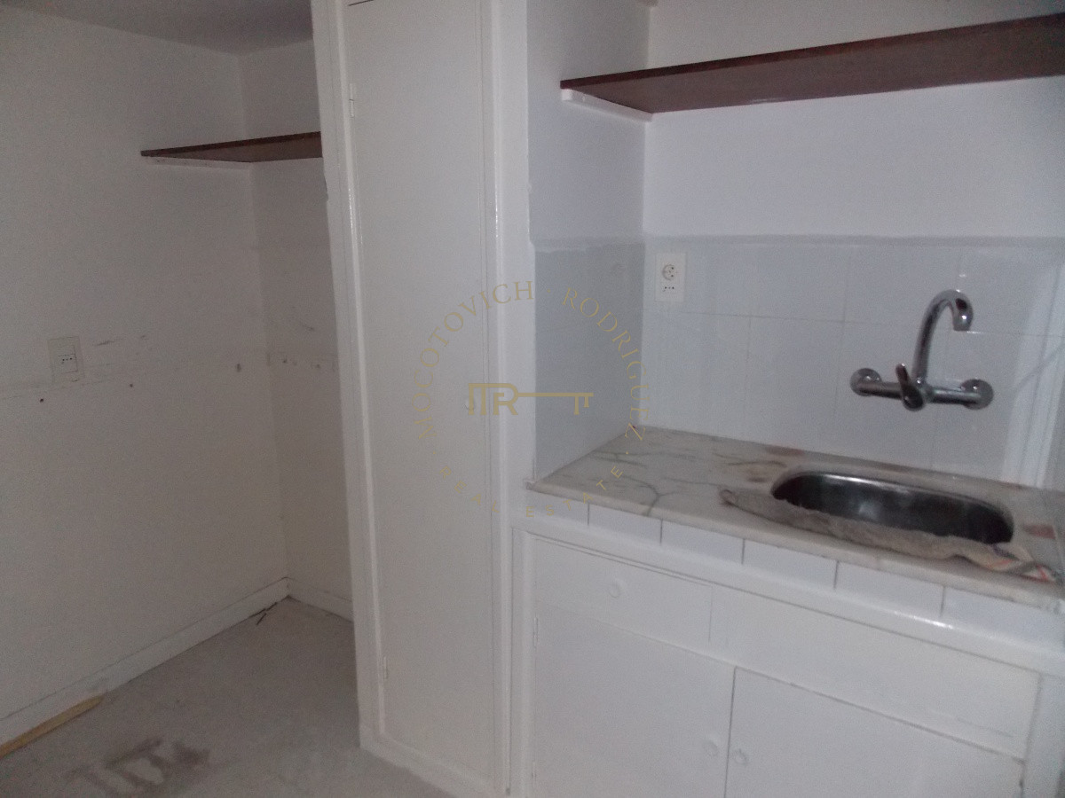 Local Comercial ID.1831 - PENINSULA - EXCELENTE LOCAL SOBRE CALLE GORLERO !!!